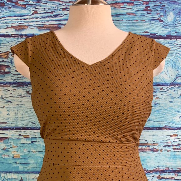 Suzy Shier Cap Sleeve Polka Dot Fit and Flare Dress - Picture 2 of 9